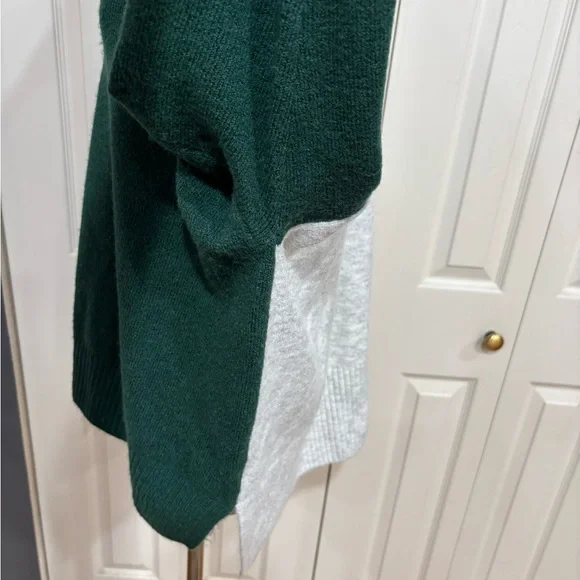 VINCE CAMUTO Forest Green V-Neck Sweater, side vents, boxy boyfriend EUC - Picture 7 of 13